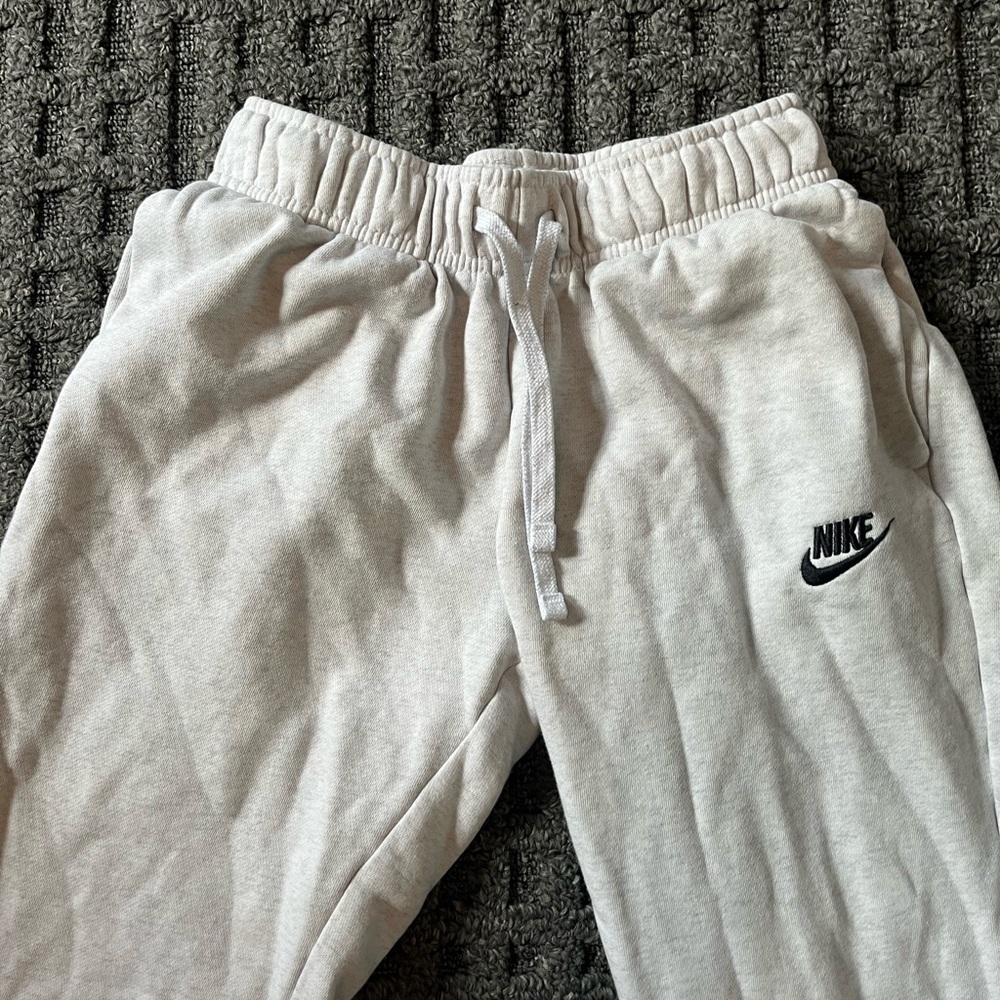 Nike woman’s Light Gray Fleece Sweatpants - Comfortable Everyday Bottoms